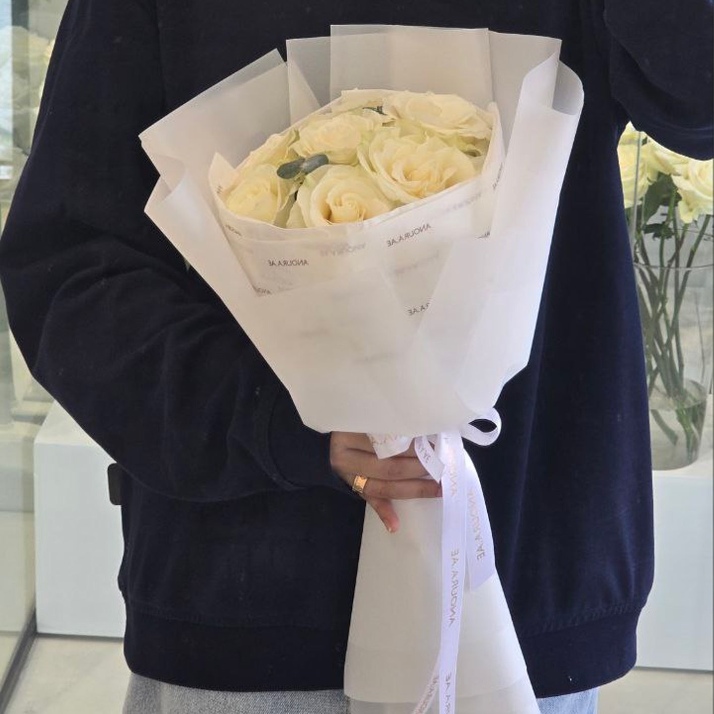 10 white premium roses