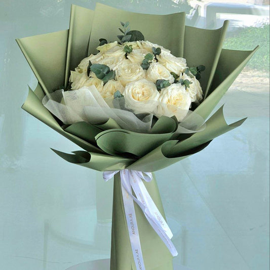 25 Premium white roses
